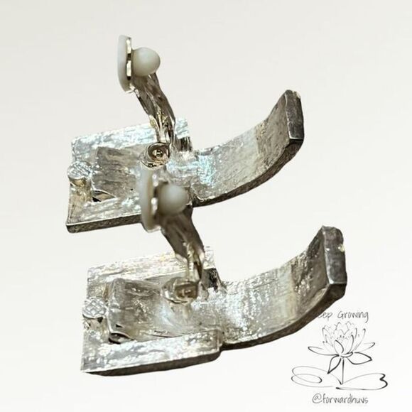 Vintage Glamour: Clip-On Rhinestone Elegance - READ - Picture 4 of 10